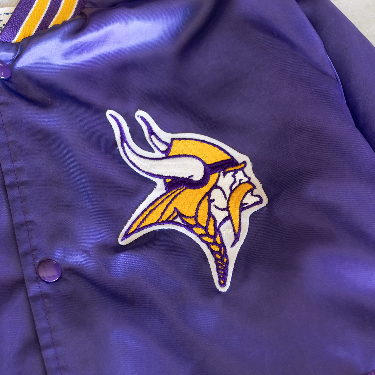 Vintage NFL Minnesota Vikings Chalk Line Silk Bomber Jacket (XL)