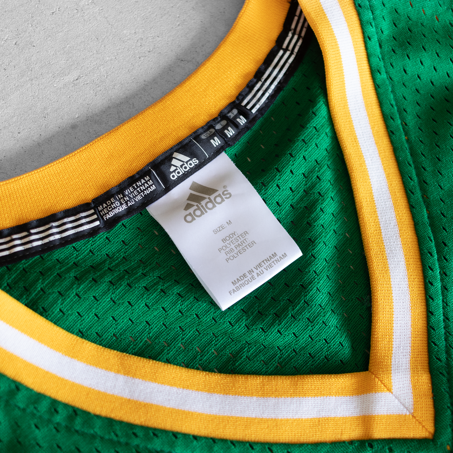 Vintage NBA Utah Jazz Karl Malone #32 Adidas Basketball Jersey (L)