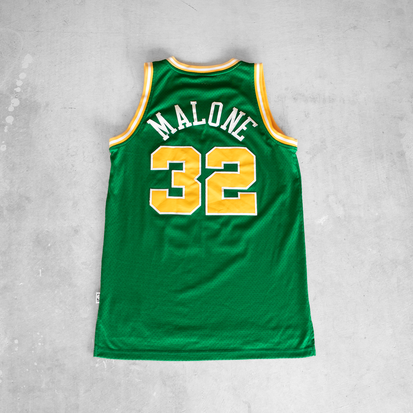 Vintage NBA Utah Jazz Karl Malone #32 Adidas Basketball Jersey (L)