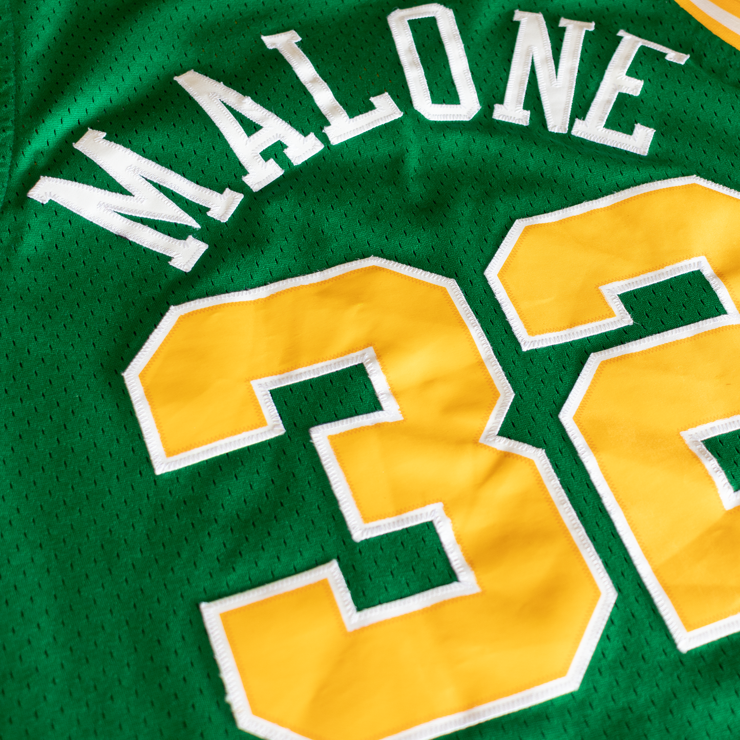 Vintage NBA Utah Jazz Karl Malone #32 Adidas Basketball Jersey (L)