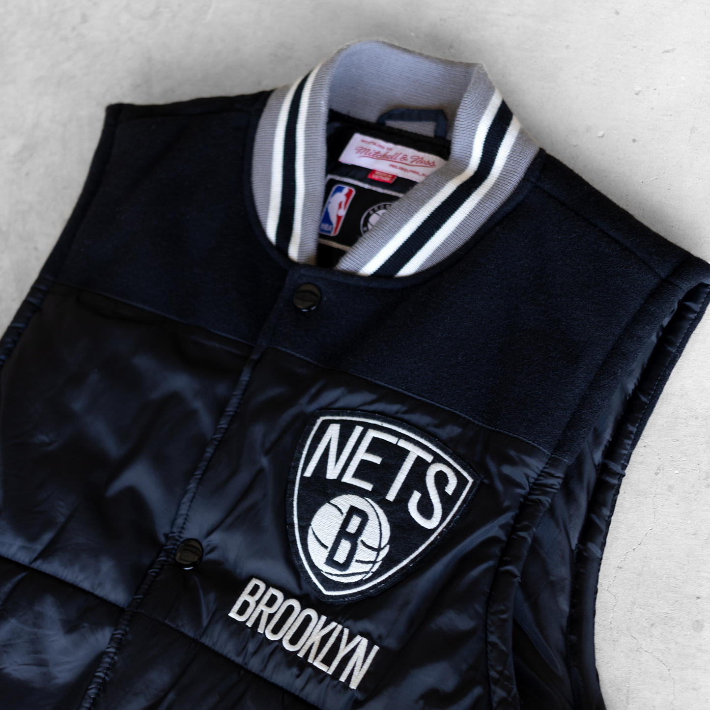 Mitchell & Ness NBA Brooklyn Nets Puffer Vest Jacket (L)