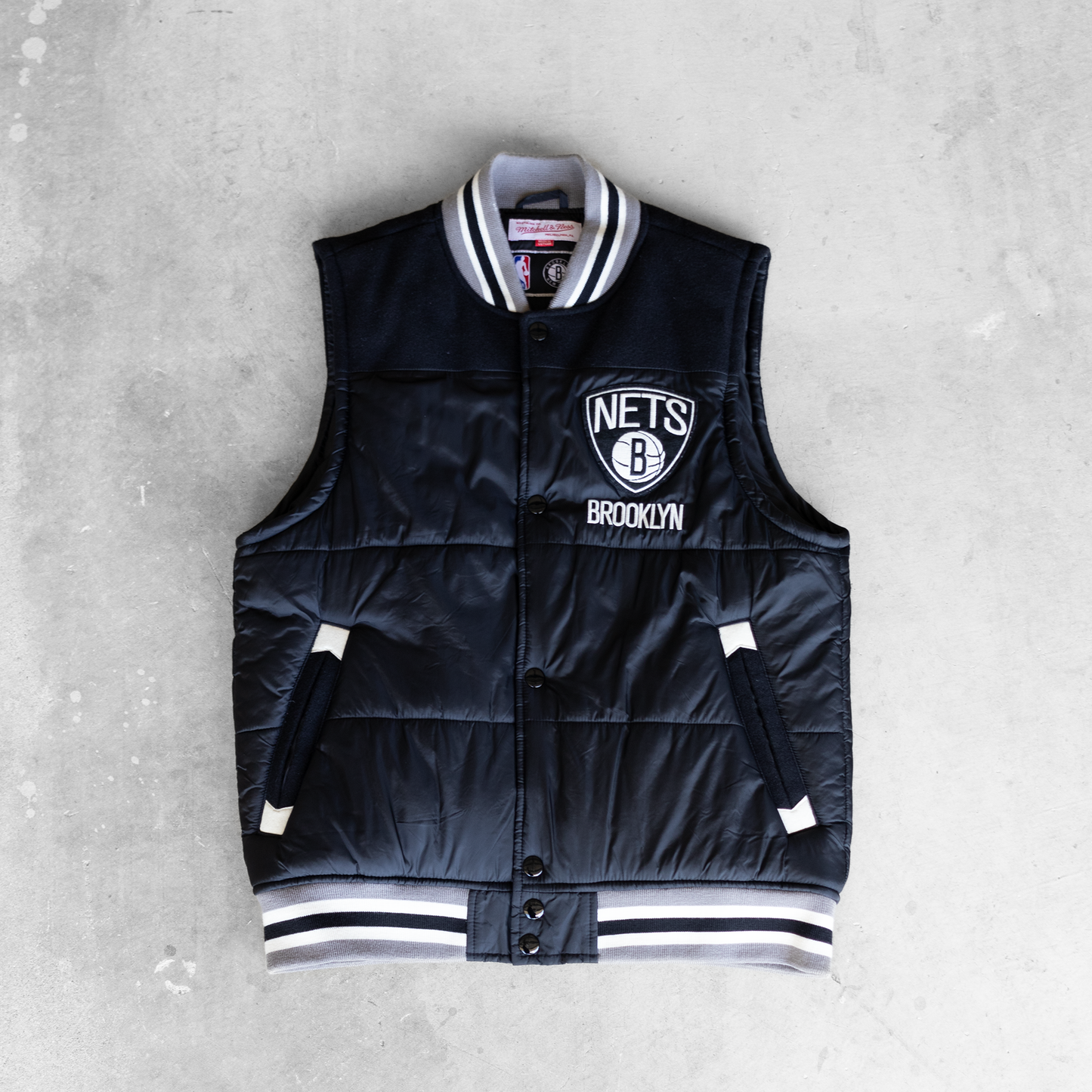 Mitchell & Ness NBA Brooklyn Nets Puffer Vest Jacket (L)