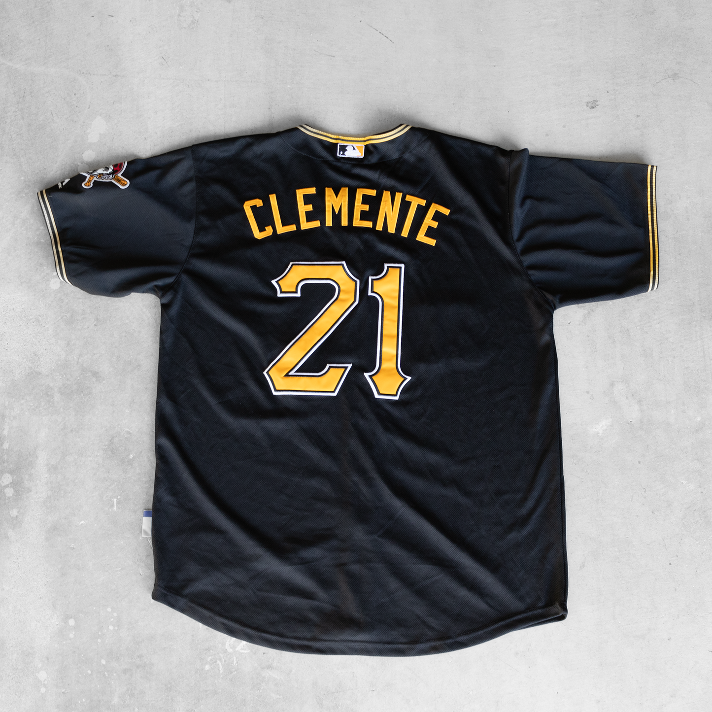 Vintage MLB Pittsburg Pirates Roberto Clemente #21 Jersey (XL)