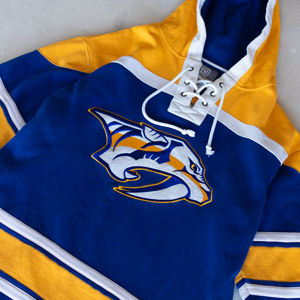 Vintage Nashville Predators NHL Hockey Jersey (XL)
