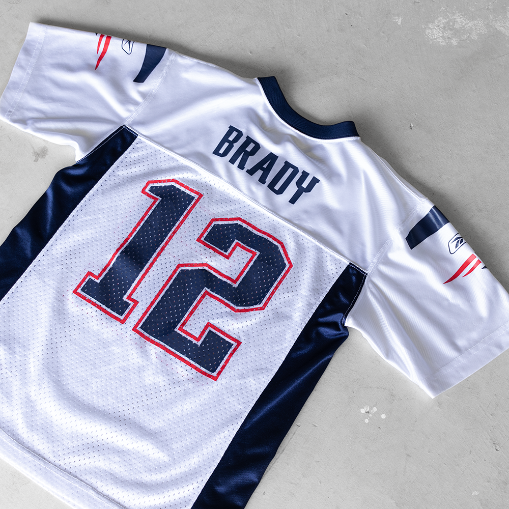 Vintage NFL New England Patriots Tom Brady #12 Youth Football Jersey (L)