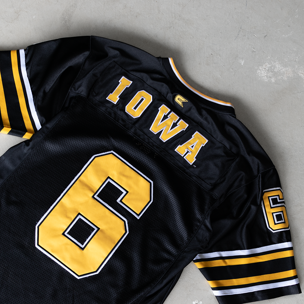 Vintage University Of Iowa Hawkeyes Tim Dwight #6 Football Jersey (M)