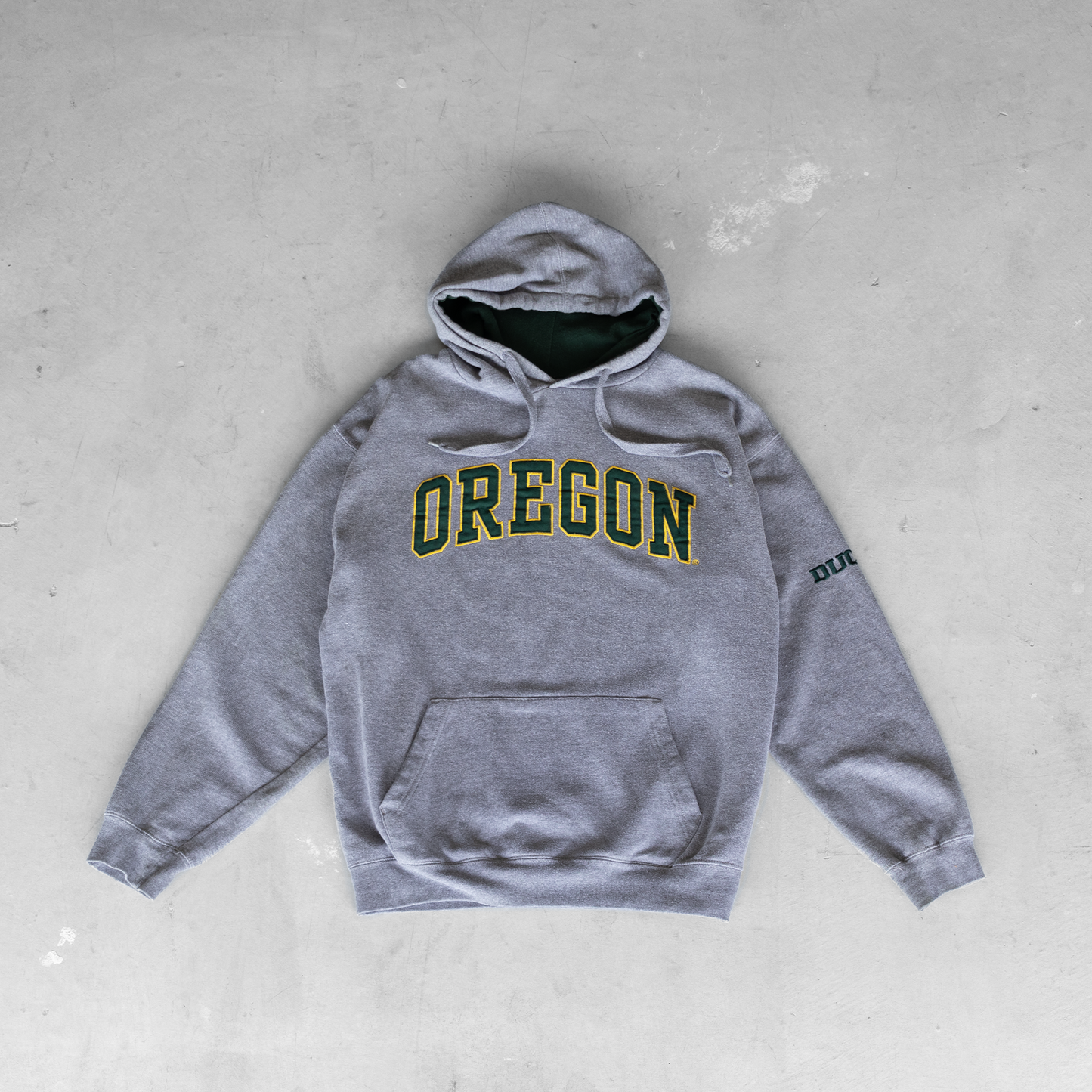 Vintage University Of Oregon Ducks Spell Out Logo Graphic Hoodie (M)
