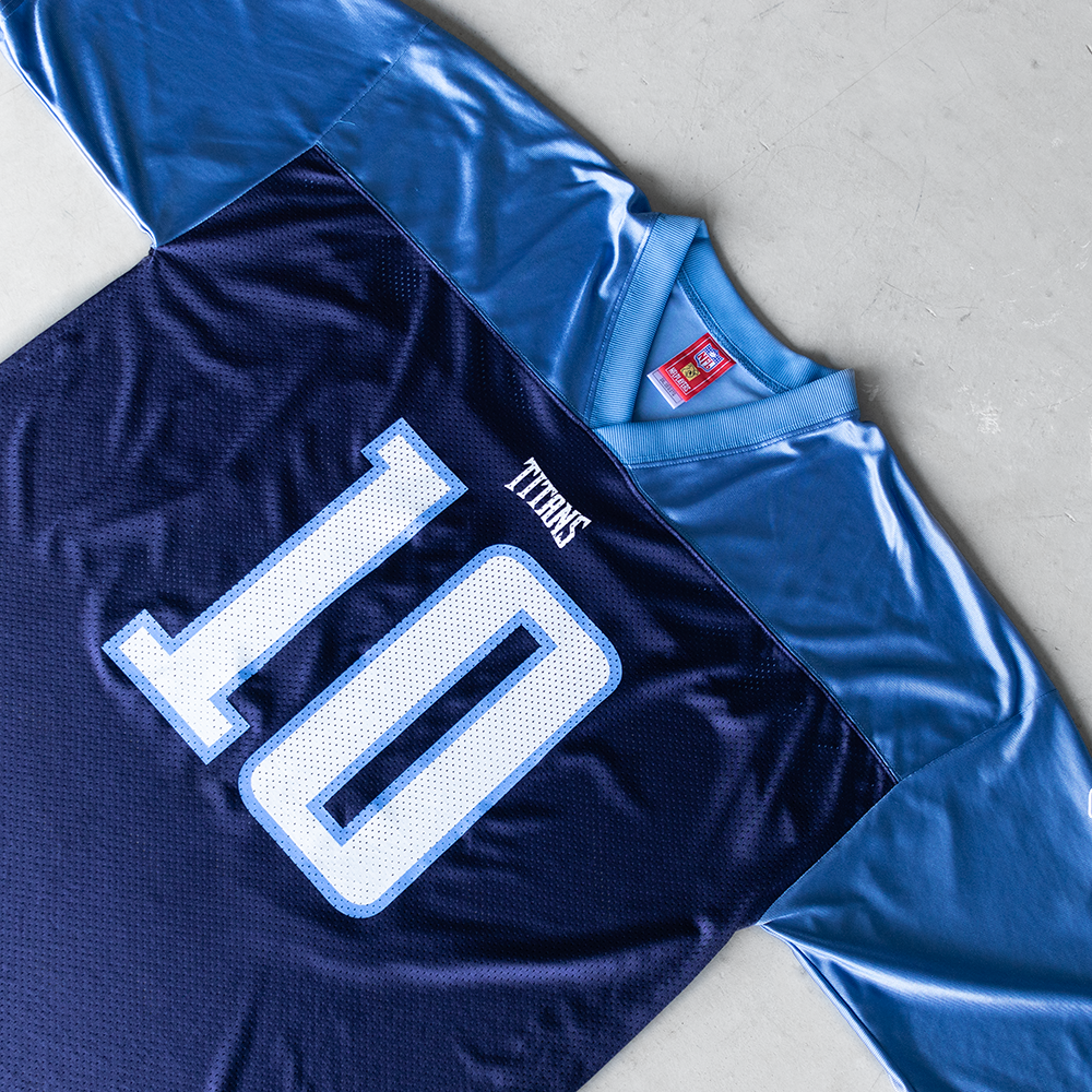 Vintage NFL Tennessee Titans Vince Young #10 Football Jersey (XXL)