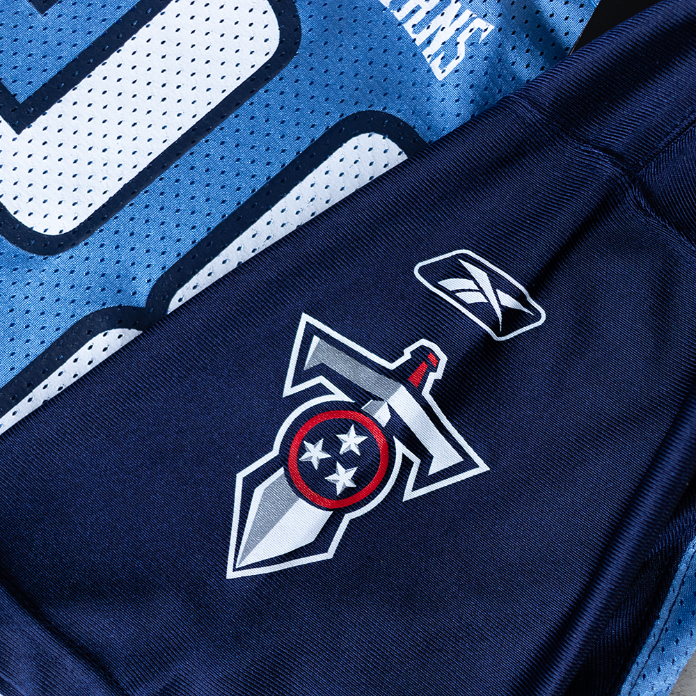 Vintage NFL Tennessee Titans Chris Johnson #28 Youth Football Jersey (XL)