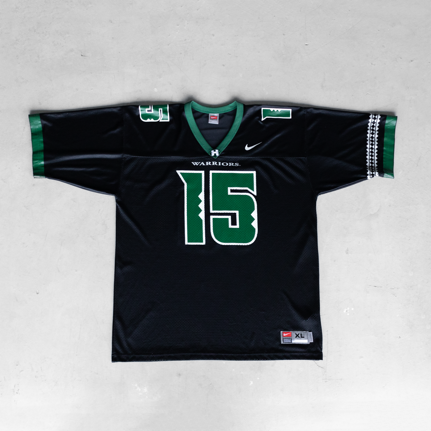Vintage Nike University Of Hawaii #15 Football Jersey (XL)