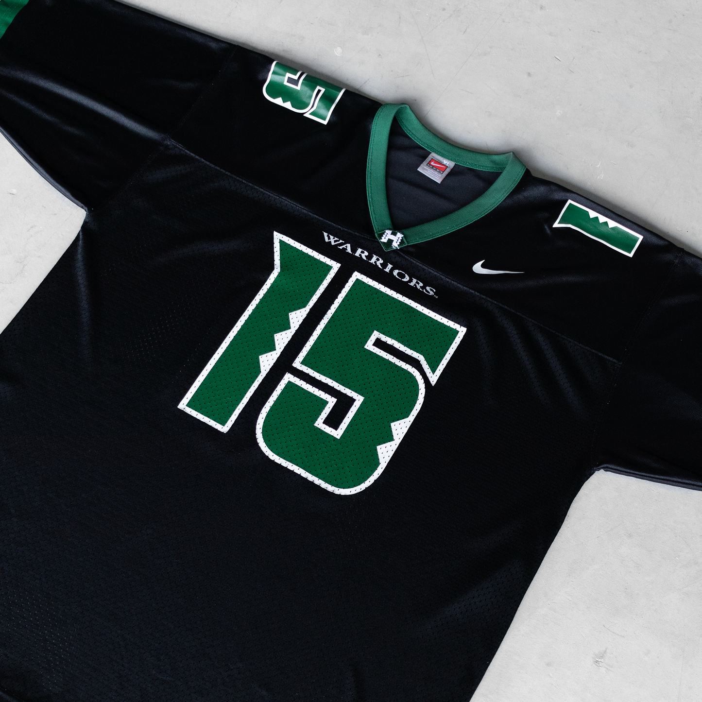 Vintage Nike University Of Hawaii #15 Football Jersey (XL)