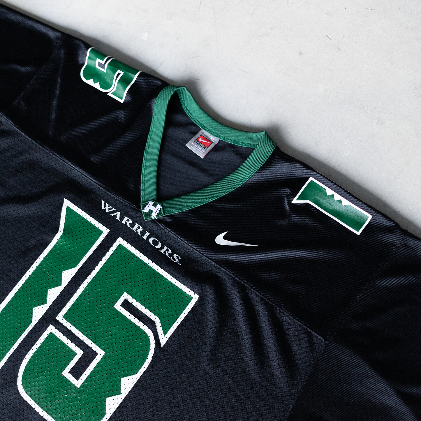 Vintage Nike University Of Hawaii #15 Football Jersey (XL)