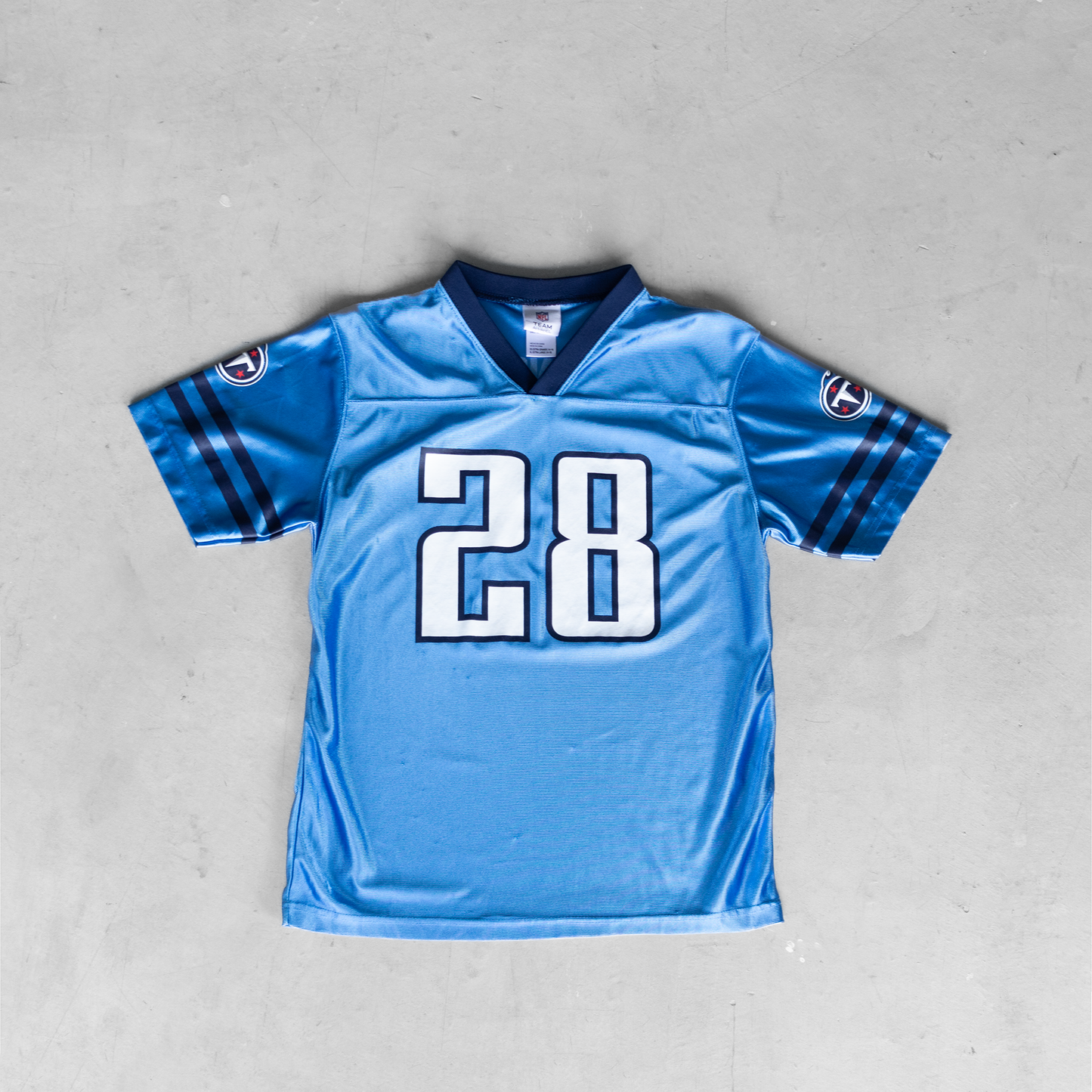 Vintage NFL Tennessee Titans Chris Johnson #28 Youth Football Jersey (XL)