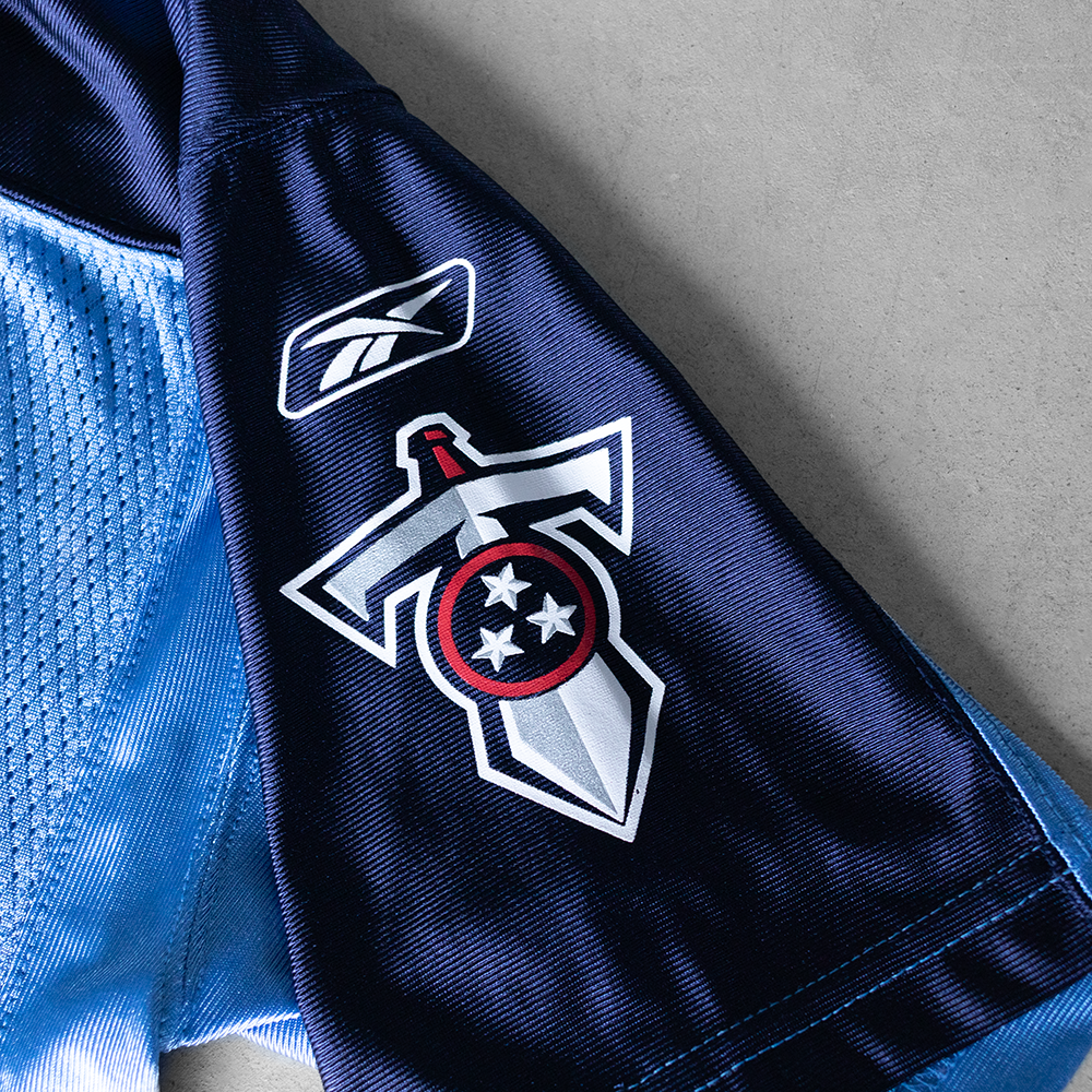 Vintage NFL Tennessee Titans Vince Young #10 Youth Football Jersey (L)