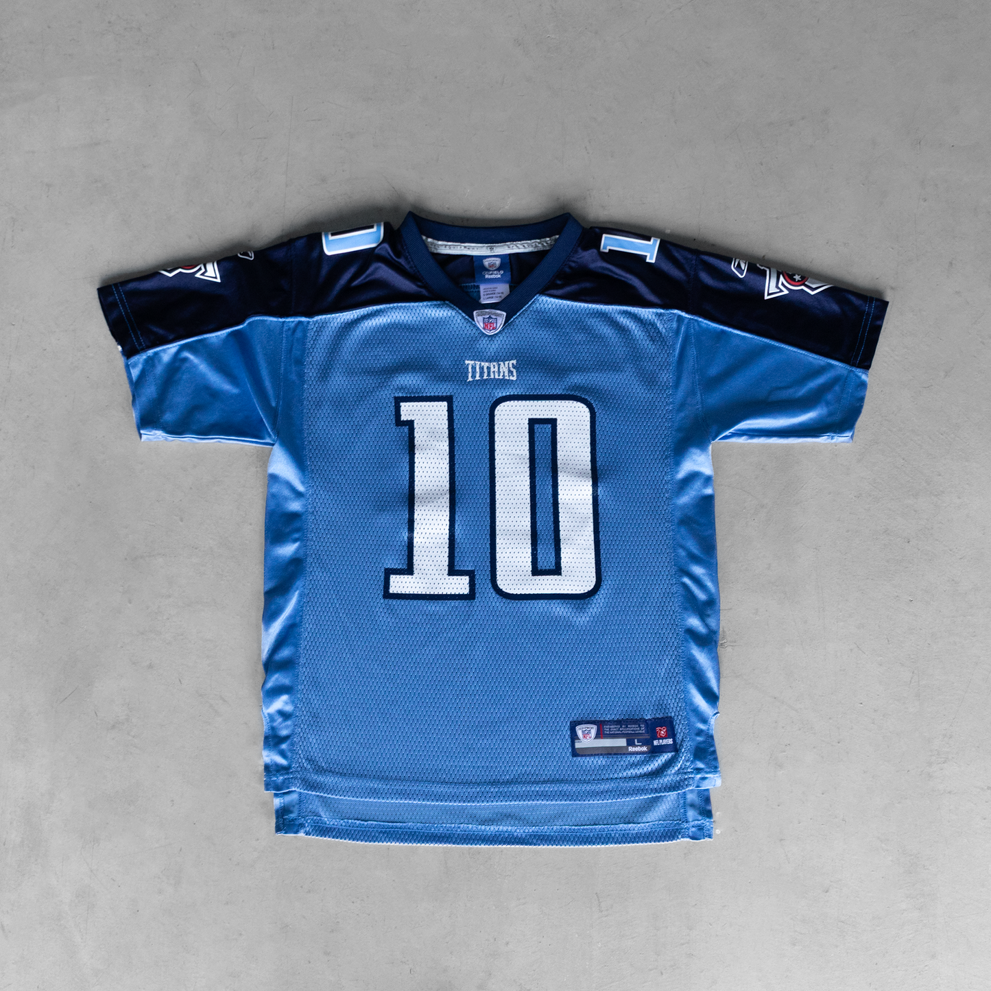 Vintage NFL Tennessee Titans Vince Young #10 Youth Football Jersey (L)
