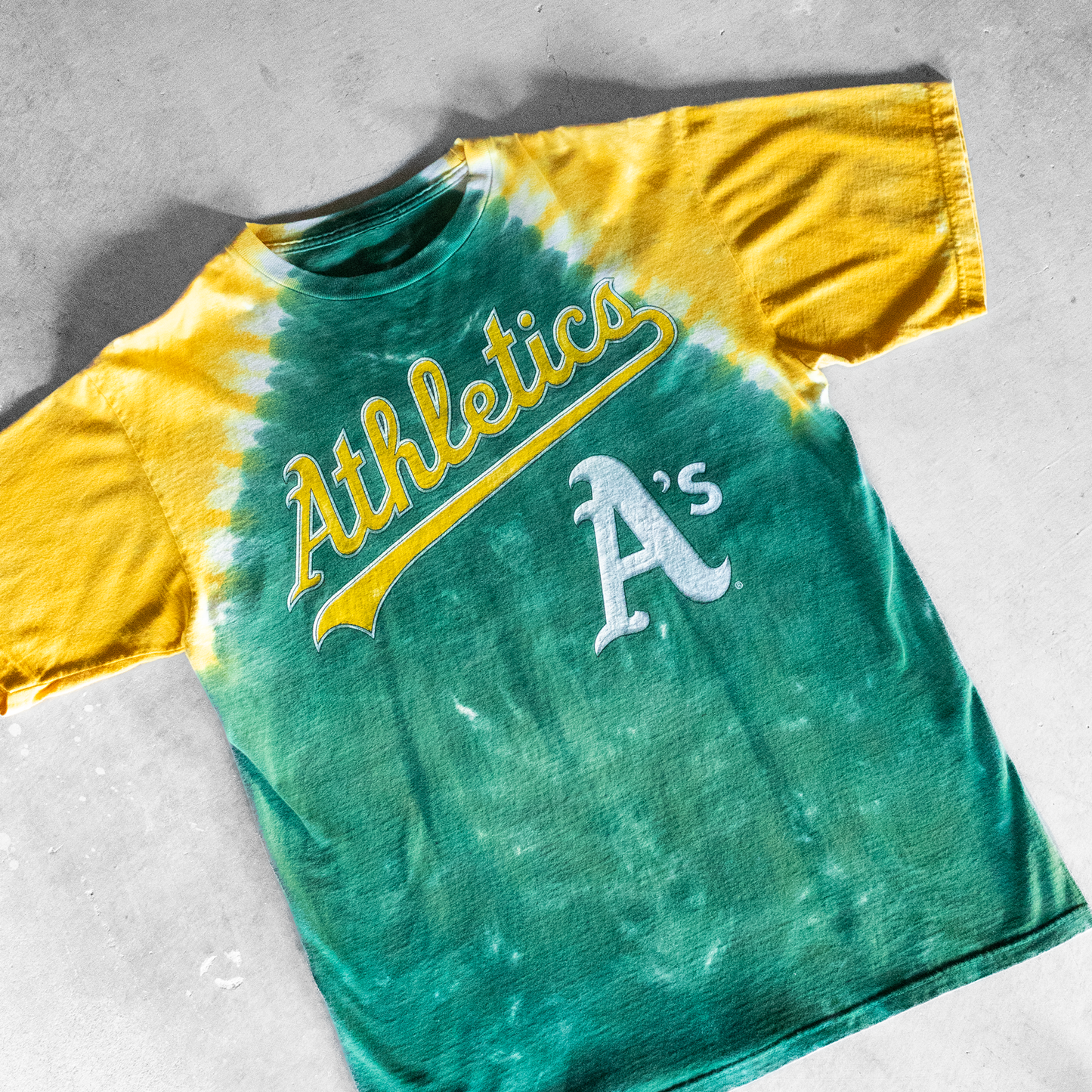 Vintage MLB Oakland Athletics Jersey Logo Tie Dye T-Shirt (L)