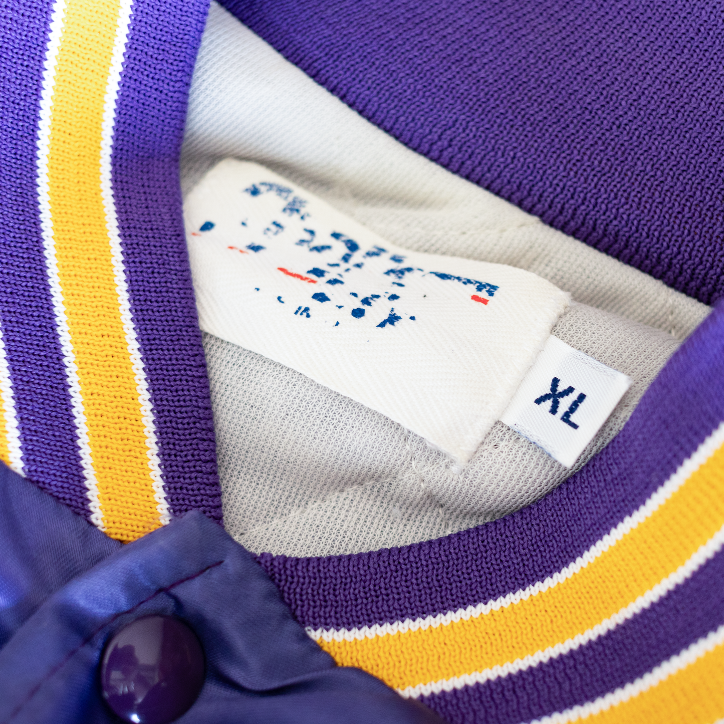 Vintage NFL Minnesota Vikings Chalk Line Silk Bomber Jacket (XL)