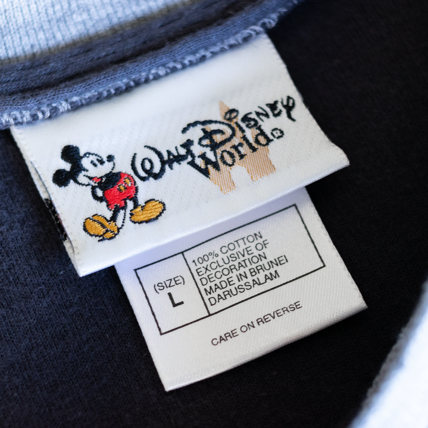 Vintage Walt Disney World Mickey Mouse Logo Graphic T-Shirt (L)