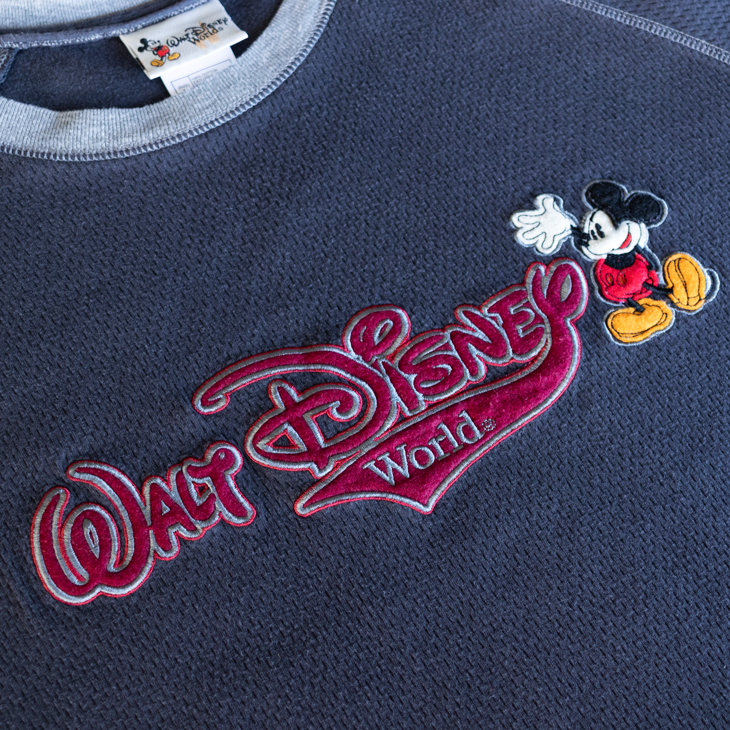 Vintage Walt Disney World Mickey Mouse Logo Graphic T-Shirt (L)