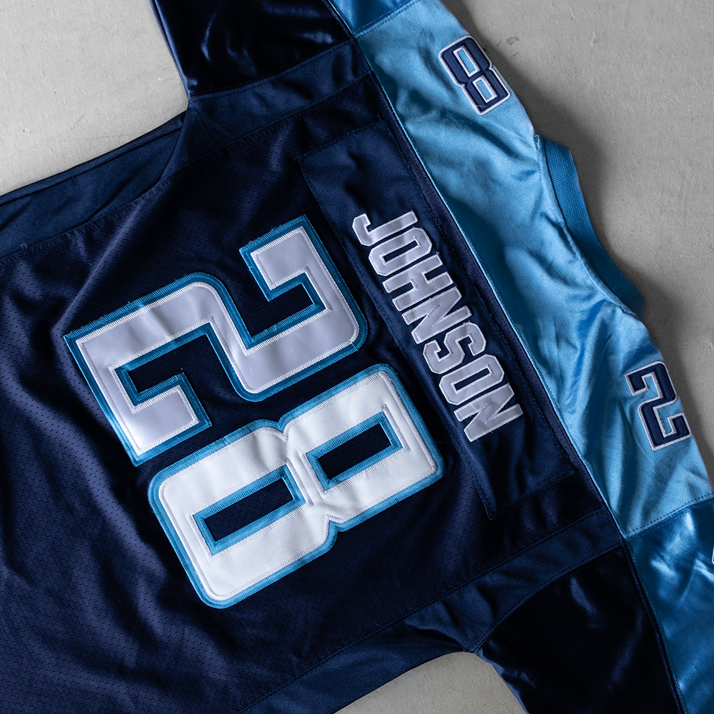 Vintage NFL Tennessee Titans #28 Chris Johnson Youth Football Jersey (XL)