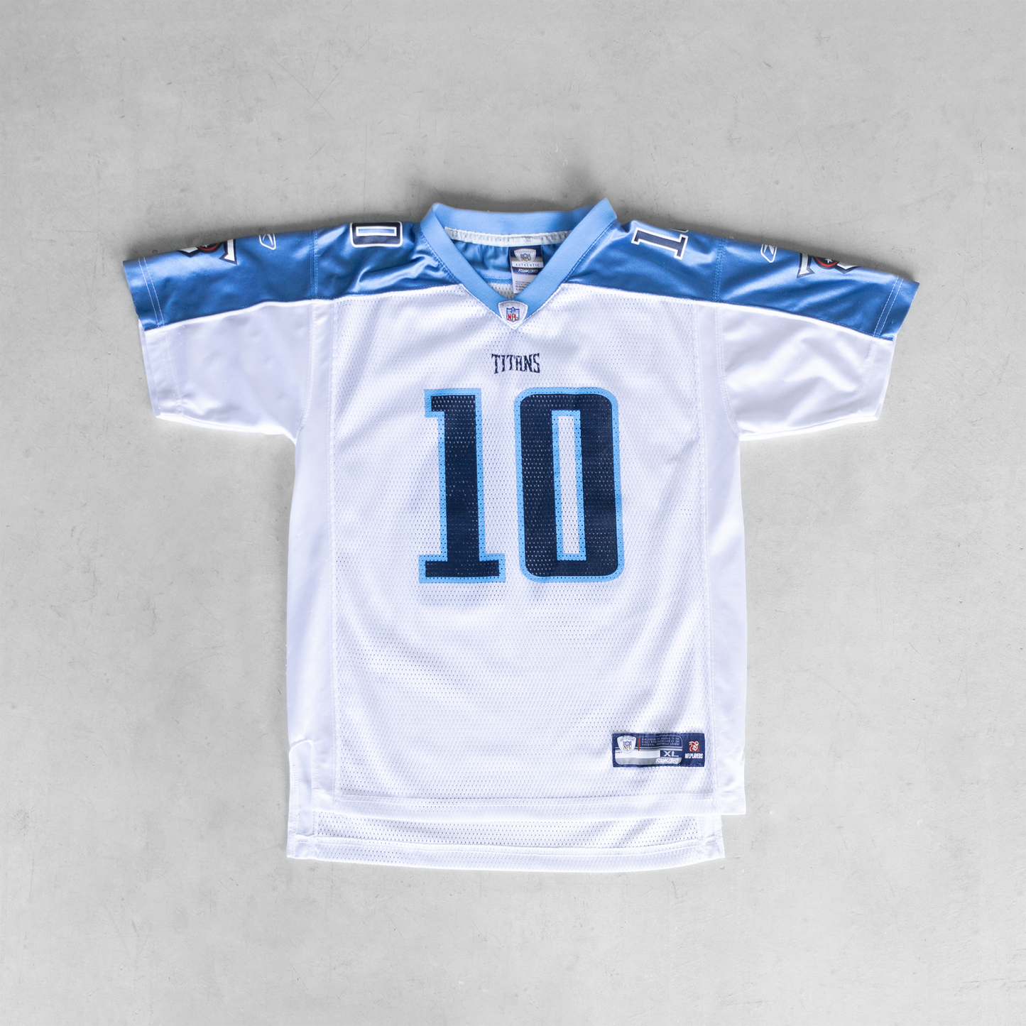 Vintage NFL Tennessee Titans Vince Young #10 Youth White Football Jersey (XL)