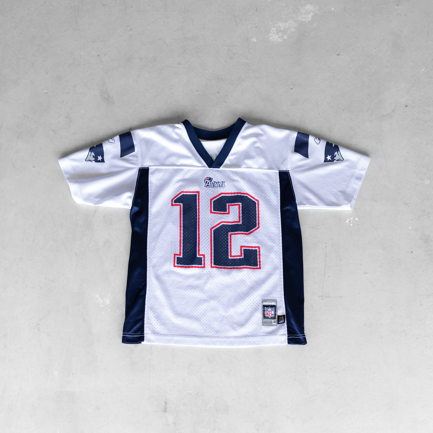 Vintage NFL New England Patriots Tom Brady #12 Youth Football Jersey (L)