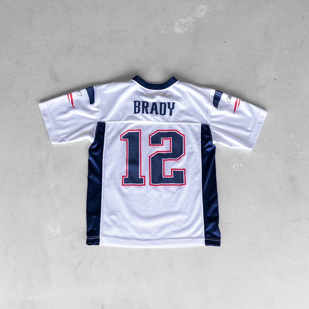 Vintage NFL New England Patriots Tom Brady #12 Youth Football Jersey (L)