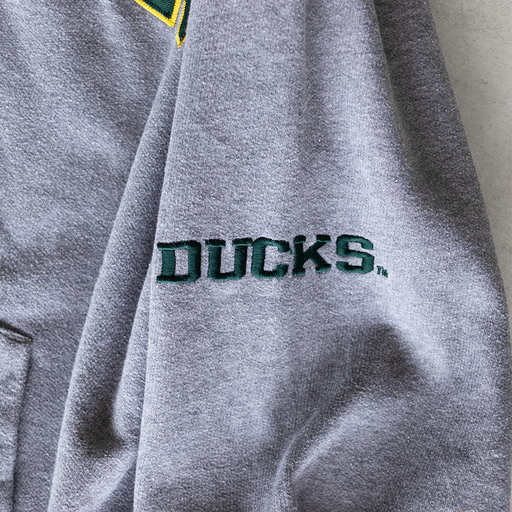 Vintage University Of Oregon Ducks Spell Out Logo Graphic Hoodie (M)