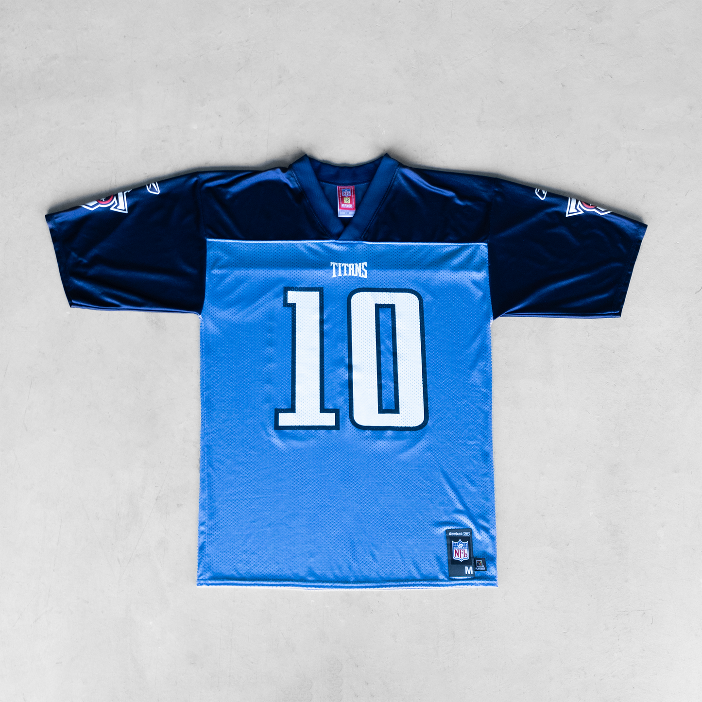 Vintage NFL Tennessee Titans Vince Young #10 Football Jersey (M)