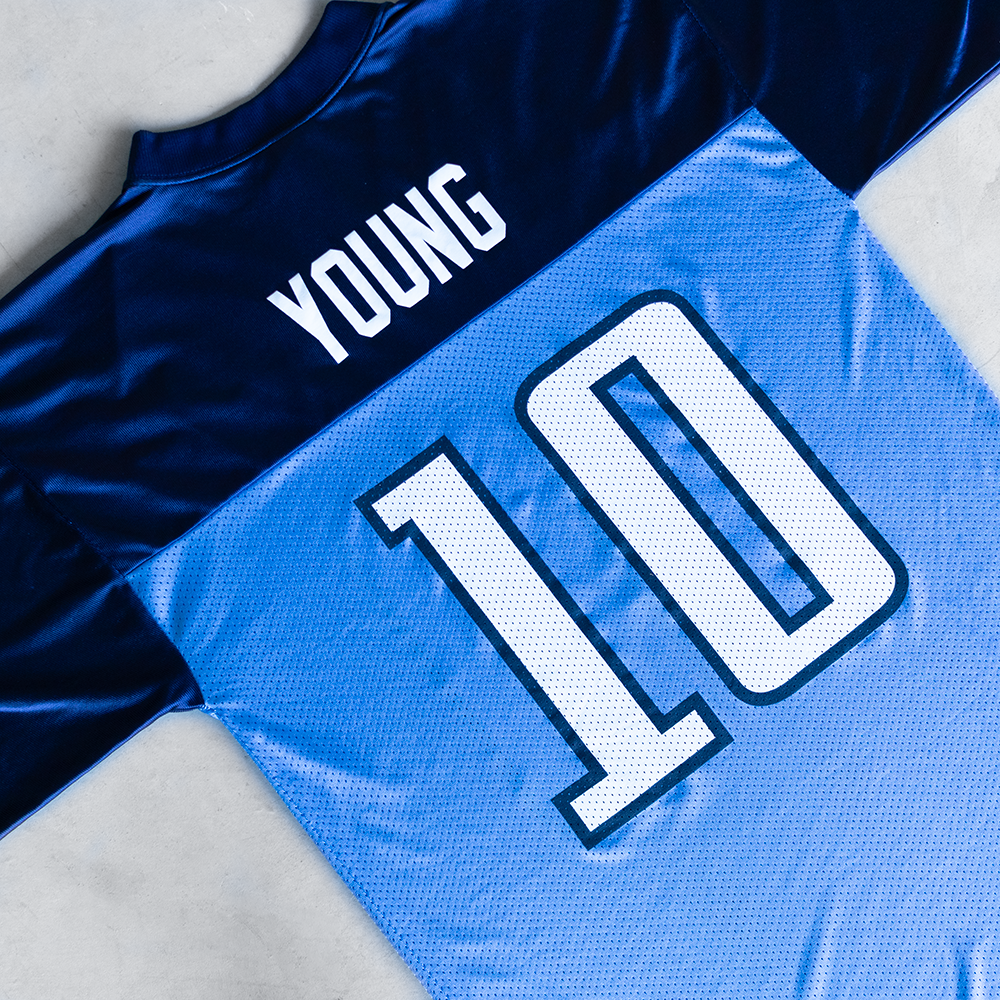 Vintage NFL Tennessee Titans Vince Young #10 Football Jersey (M)