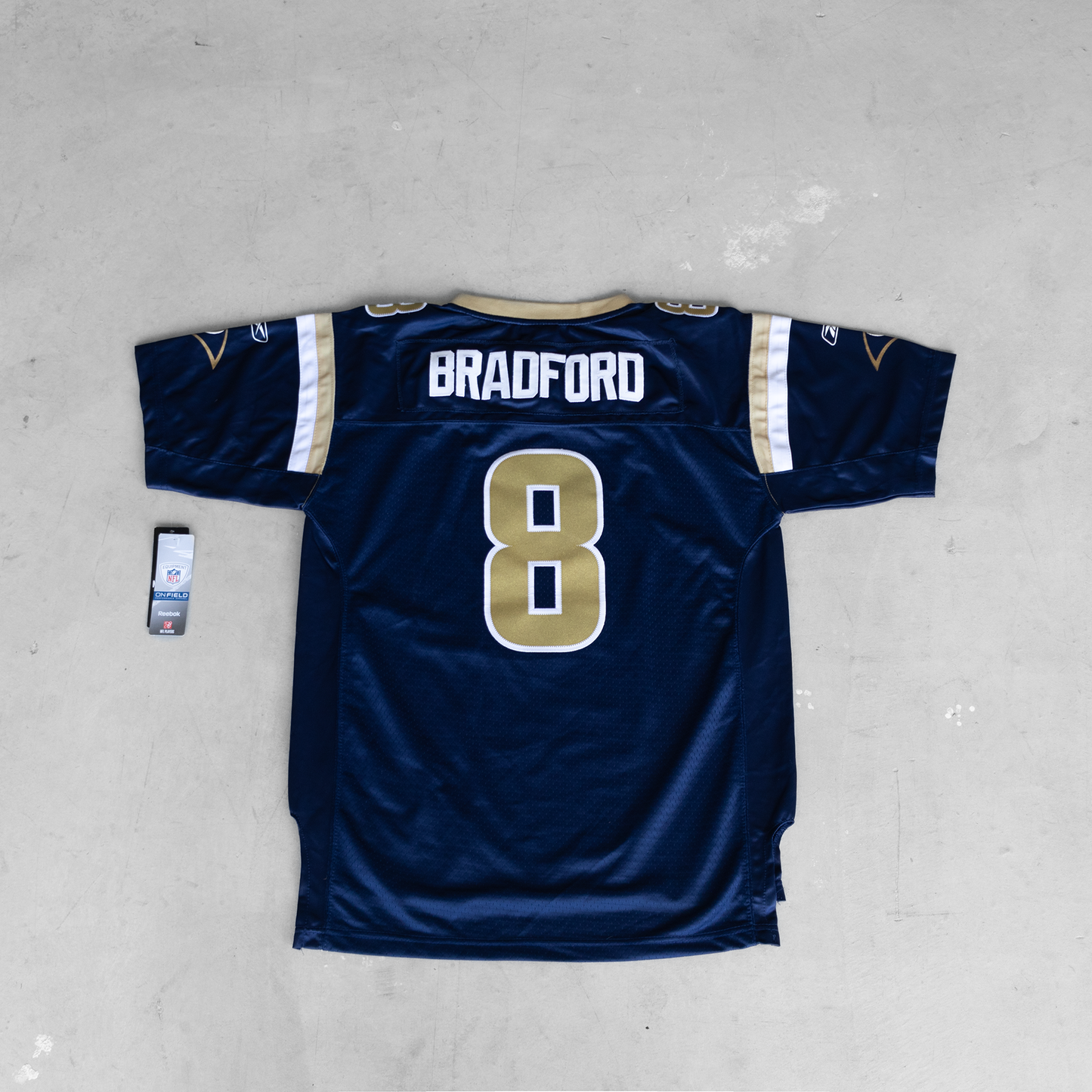 Vintage NFL St. Louis Rams Sam Bradford #8 Youth Football Jersey (XL)