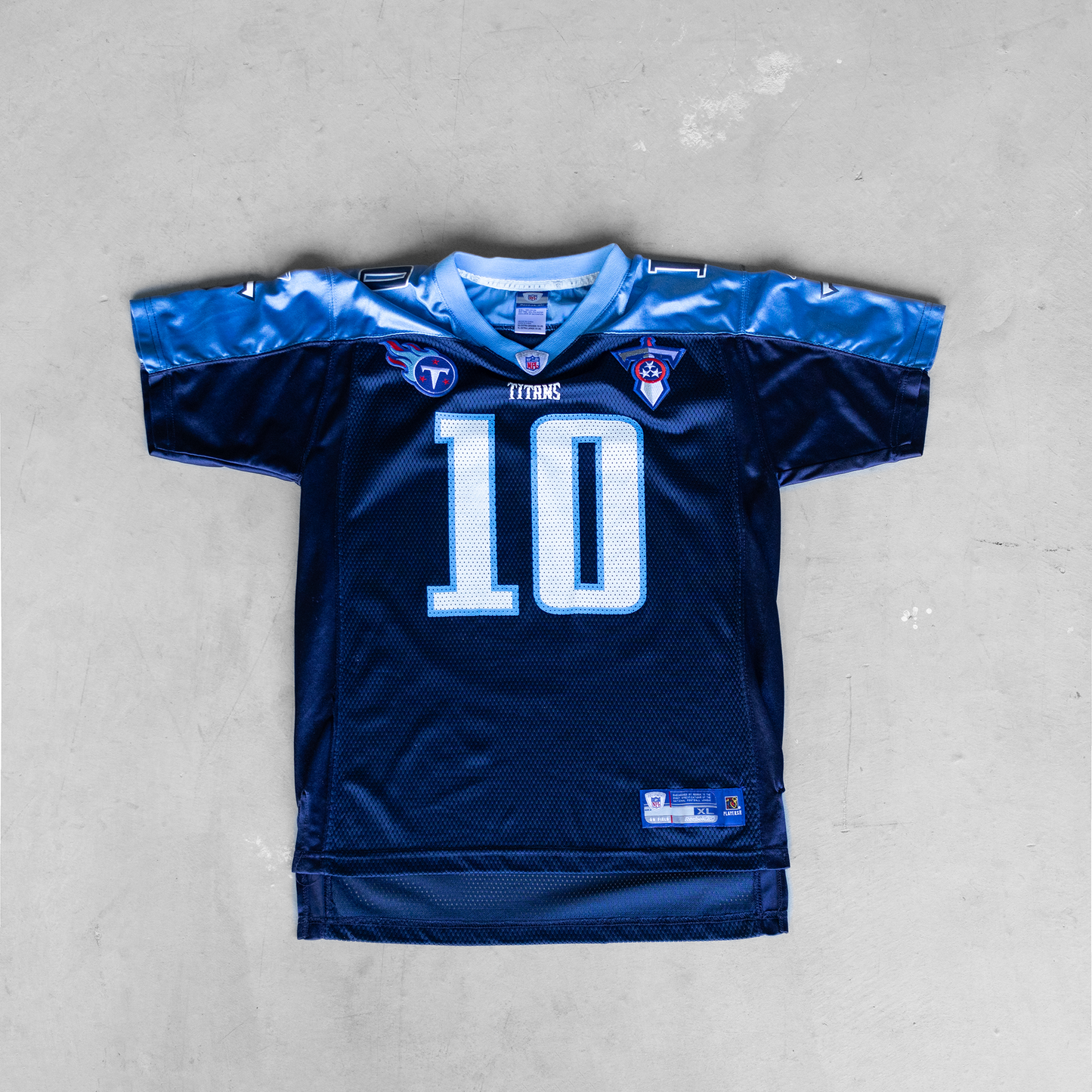 Vintage NFL Tennessee Titans Vincent Young #10 Youth Football Jersey (XL)