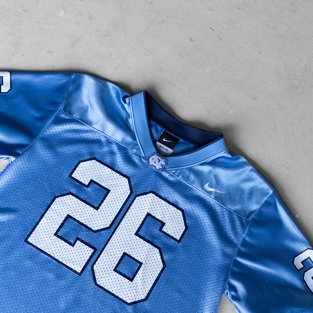 Vintage Nike UNC #26 Youth Football Jersey (M)