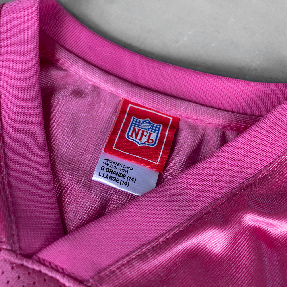Vintage NFL Atlanta Falcons Michael Vick #7 Pink Youth Football Jersey (L)